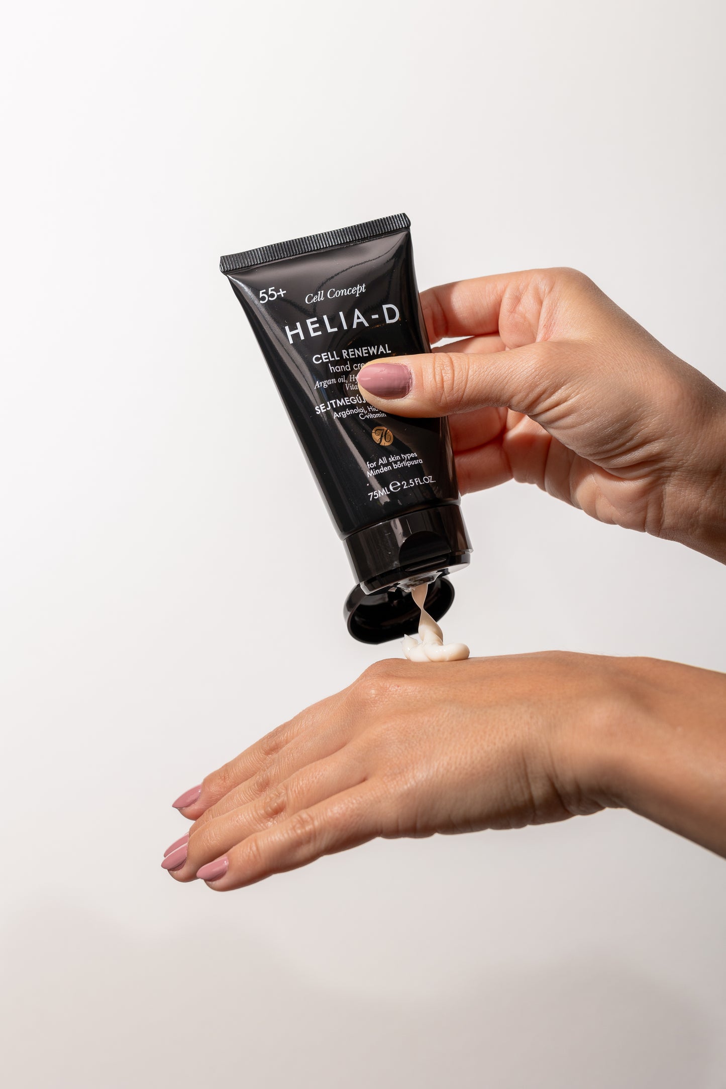cellconcept_cellrenewal_hand_55+
